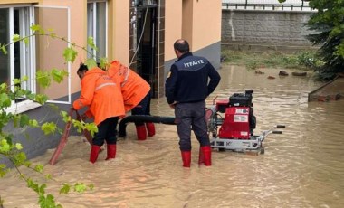 Çorum'u sağanak vurdu: Su baskınları meydana geldi