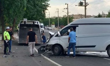 Diyarbakır’da iki minibüs kafa kafaya çarpıştı: Çok sayıda yaralı!