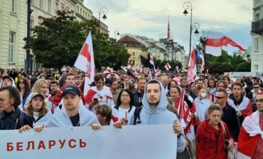 Polonya'daki Belarus vatandaşlarından cumhurbaşkanlığı seçimlerinin yıl dönümünde protesto