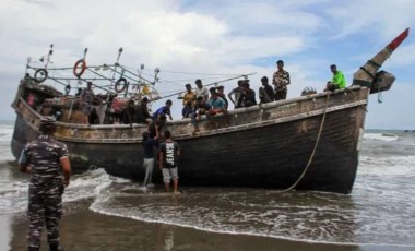 Myanmar’da Arakanlı Müslümanları taşıyan tekne battı: 17 ölü, 33 kayıp