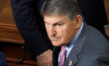 ABD'de Demokrat Senatör Manchin, partisinden ayrılmayı düşünüyor