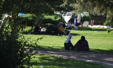 Malatya'da deprem nöbeti... Parklarda sabahladılar