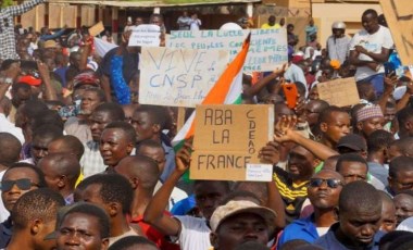 Protest near French military base in Niger