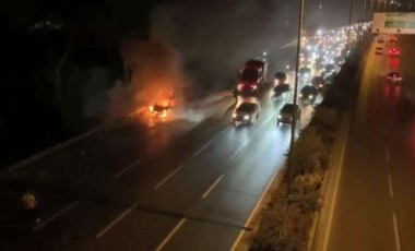 Bağcılar TEM Otoyolu'nda panik anları! Anbean kaydedildi...