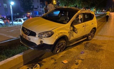 Bursa'da feci kaza... Cipe çarpan otomobil binanın otoparkına düştü: 2'si çocuk 5 yaralı