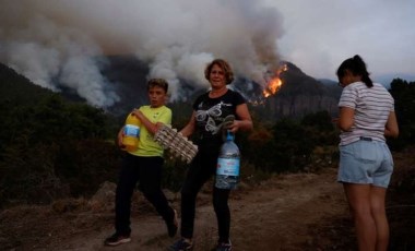 Tenerife Wildfire: Conditions improve, thousands still evacuated