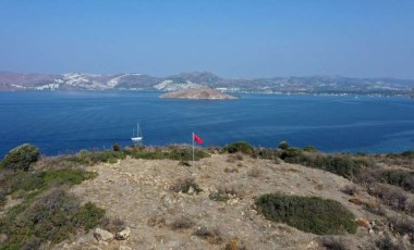 Bodrum'un ada ve koylarına Türk Bayrağı asıldı