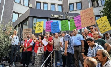 Kadıköy Belediyesi işçileri maaş iyileştirme talebiyle iş bıraktı