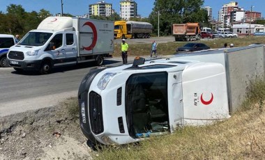 Kızılay'ın kan toplama aracı devrildi: 1 yaralı