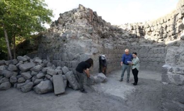 Malazgirt Savaşı'nı araştırırken keşfedildi: Çevresi toprakla kaplı han ortaya çıkarıldı