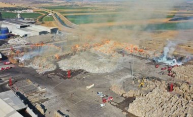 Kahramanmaraş'taki geri dönüşüm fabrikasında korkutan yangın: Patlama sesleri duyuldu!