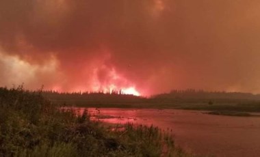 Kanada’da yangınlar sürüyor: Hay River kasabasına tahliye emri