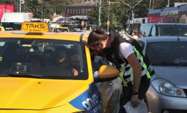 İstanbul'da sıradan bir taksi denetimi: Kimi polisle tartışıp aracını tokatladı; kimi gazetecilere tepki gösterdi