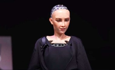 Cevabı gündem oldu: Mevzular Açık Mikrofon'da Robot Sophia'ya 'Kılıçdaroğlu' sorusu