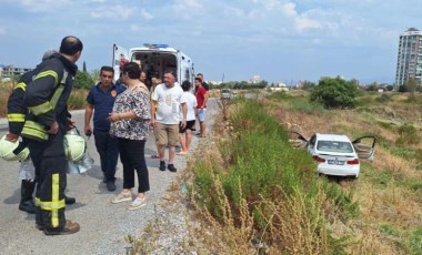 Manisa’da otomobil yol kenarındaki araziye uçtu: 2’si çocuk 3 yaralı