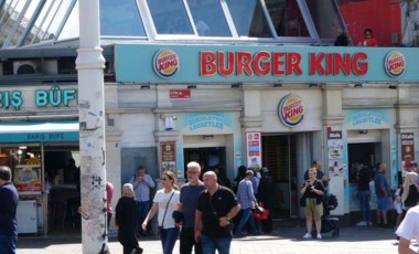 Taksim’de Burger King çalışanlarından cüzdanını unutan müşteriye meydan dayağı