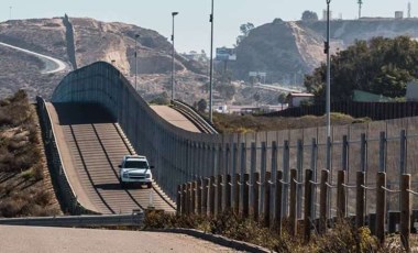 ABD'nin Meksika sınırında terör paniği: Kaçak girişleri IŞİD militanı yönetiyor