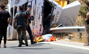 Gaziantep'te devrilen TIR'ın şoförü öldü