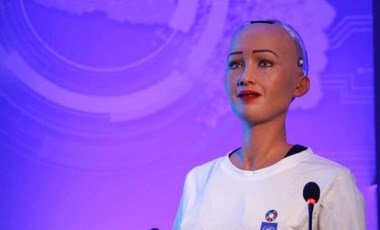 Robot Sophia'nın bu zamana kadar attığı en ilgi çekici 10 Tweet