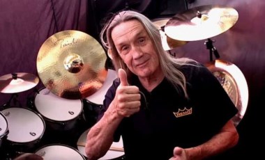 Iron Maiden'ın bateristi Nicko McBrain, felç geçirdiğini açıkladı