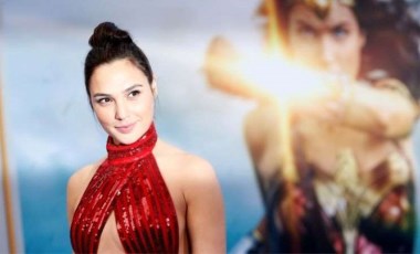 Gal Gadot, James Gunn ve Peter Safran ile Wonder Woman 3 üzerinde çalışıyor