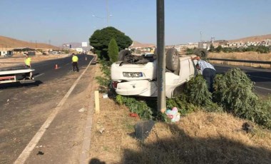 Elazığ’da aydınlatma direğine çarpan otomobil takla attı: 4 yaralı