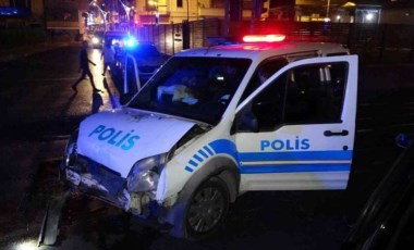 Polis aracı ile otomobil çarpıştı: 1’i polis 2 yaralı