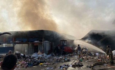 Son dakika: Avcılar'da geri dönüşüm fabrikasında yangın!