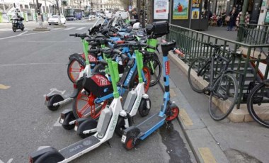 Paris, Avrupa'da kiralık e-scooterları yasaklayan ilk başkent oldu