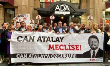 Avukatlar Can Atalay için İstanbul Barosu önünde toplandı: Hatay halkı vekilini istiyor