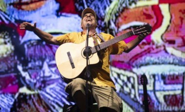 Dünyaca ünlü sanatçı Manu Chao, Kalamış Yaz Festivali’nde konser verdi