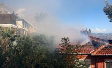 Antalya'da boş arazide çıkan yangın villaya sıçradı