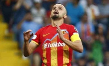 İlhan Parlak futbolu bıraktı