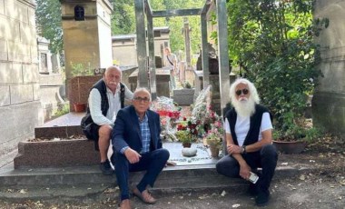 Suavi, Ataol Behramoğlu ve Orhan Aydın’dan Yılmaz Güney’in mezarına ziyaret