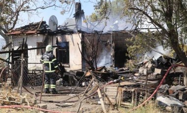 Bahçede yemek yapmak için yakılan ateş evi yaktı