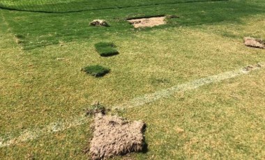 Kuşadası Özer Türk Stadı’na saldırı... Çimleri söktüler