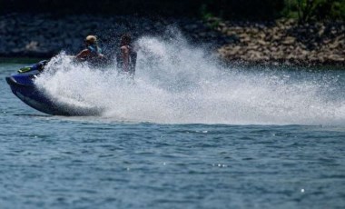 Cezayir karasularını ihlal eden iki turist, sahil güvenlik tarafından vuruldu