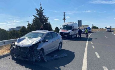 Yolunu şaşıran sürücü, minibüsle kafa kafaya çarpıştı: 5 yaralı