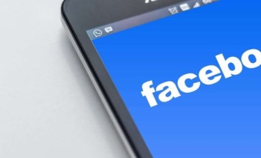 Facebook logosunu değiştirdi!