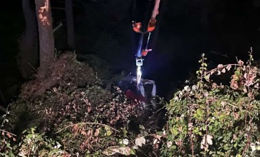 Bursa'da feci kaza: Şarampole uçan otomobilden burunları kanamadan çıktılar