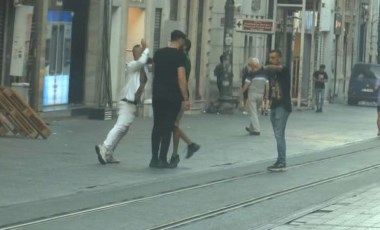 İstiklal Caddesi'nde tekme tokat kavga!