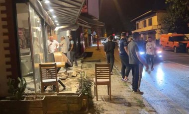 Beykoz'da hafif ticari araç kafeye daldı!