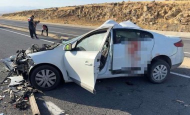 Elazığ'da katliam gibi kaza! Otomobil kamyonete arkadan çarptı: 2 ölü