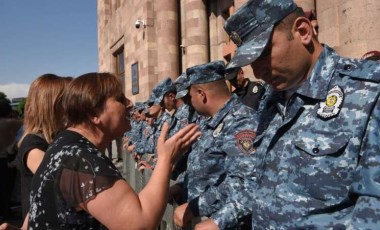 Ermenistan'da darbe girişimi: Suikast iddiasıyla 8 kişi gözaltına alındı