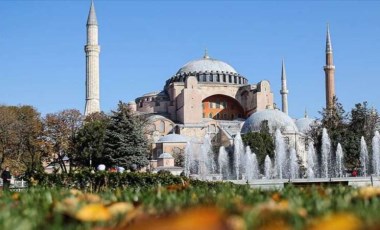 Tahribat devam ediyor: Ayasofya’nın kapısını kırdı, ‘sadece ittirdim’ dedi