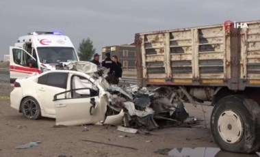 Kırıkkale’de feci kaza... TIR'a ok gibi saplanan otomobil hurdaya döndü: Belediye meclis üyesi öldü, eşi ağır yaralı!