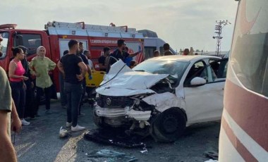 İşçi servisi ile otomobil çarpıştı: 15 yaralı