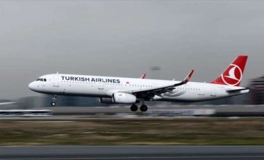 THY uçağında 'deport yolcu' krizi: Pilot acil iniş istedi