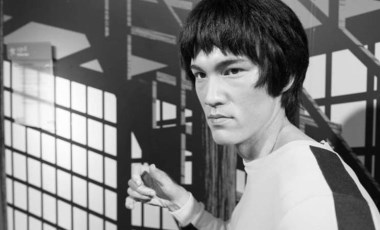 Bruce Lee kimdir? Bruce Lee nerelidir? Bruce Lee filmleri nedir? Bruce Lee hangi sporu yapmıştır? Bruce Lee isminin anlamı nedir?