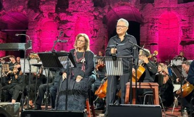 Zülfü Livaneli ile Yunan sanatçı Maria Faranduri Atina'da konser verdi